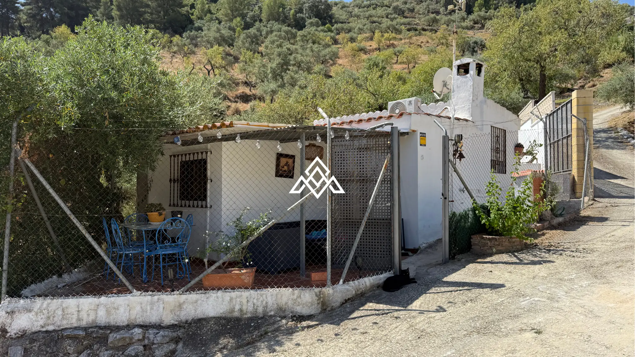 Charming Rustic Estate Monda with two independent homes, mountain views and 3,200 m² of land. Spain real estate investment near Málaga.