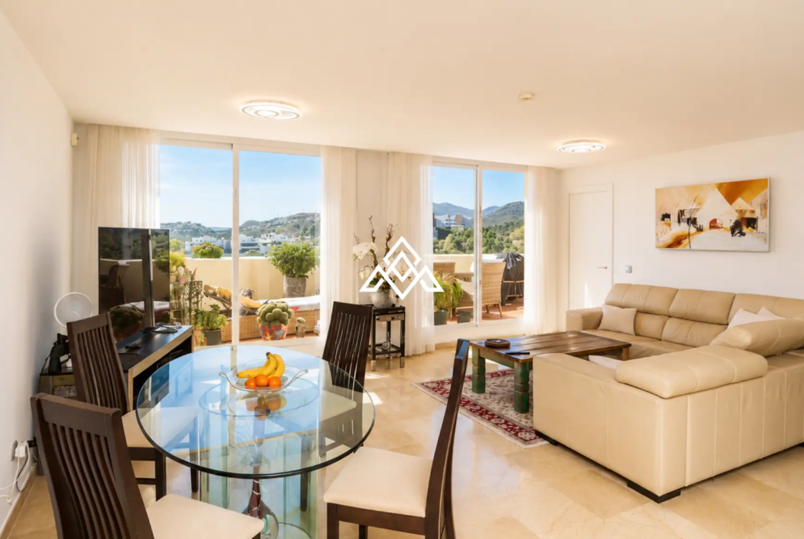 Luxury Benahavis Apartment with panoramic sea, golf and lake views, renovated interiors and terrace. Prime Spain real estate opportunity.