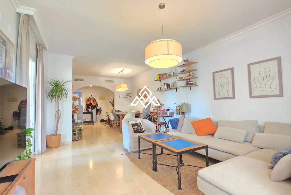 Spacious Elviria Apartment with a 30 m² terrace, garage and forest views. Prime Spain real estate opportunity in Marbella.