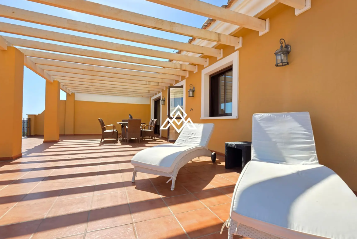Luxury Calanova Penthouse with a 200 m² terrace, panoramic sea and golf views. Exceptional Spain real estate in La Cala de Mijas.