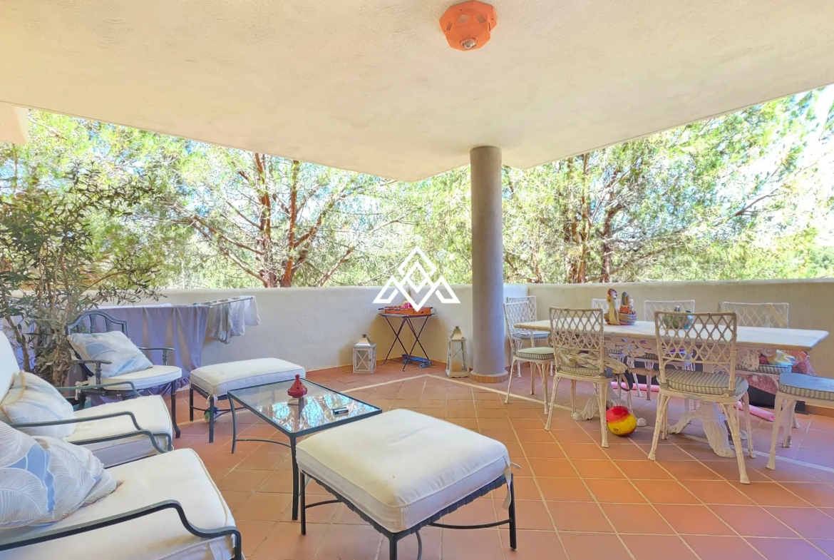 Spacious Elviria Apartment with a 30 m² terrace, garage and forest views. Prime Spain real estate opportunity in Marbella.