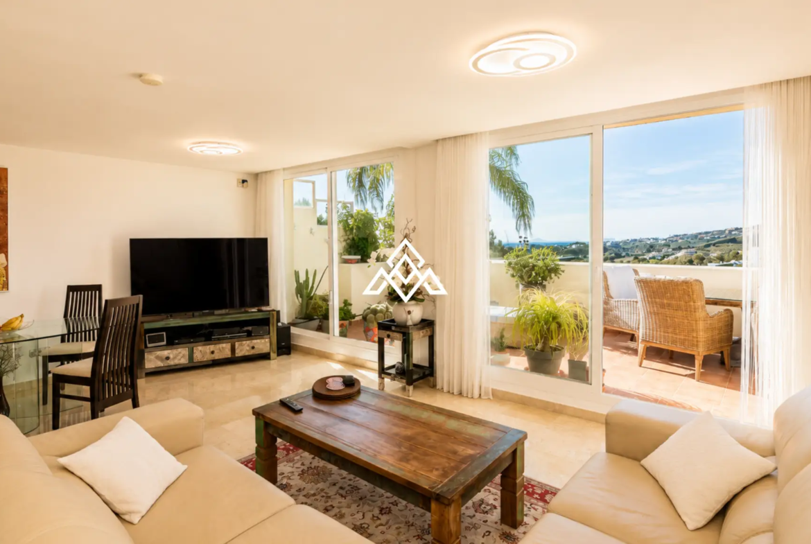 Luxury Benahavis Apartment with panoramic sea, golf and lake views, renovated interiors and terrace. Prime Spain real estate opportunity.