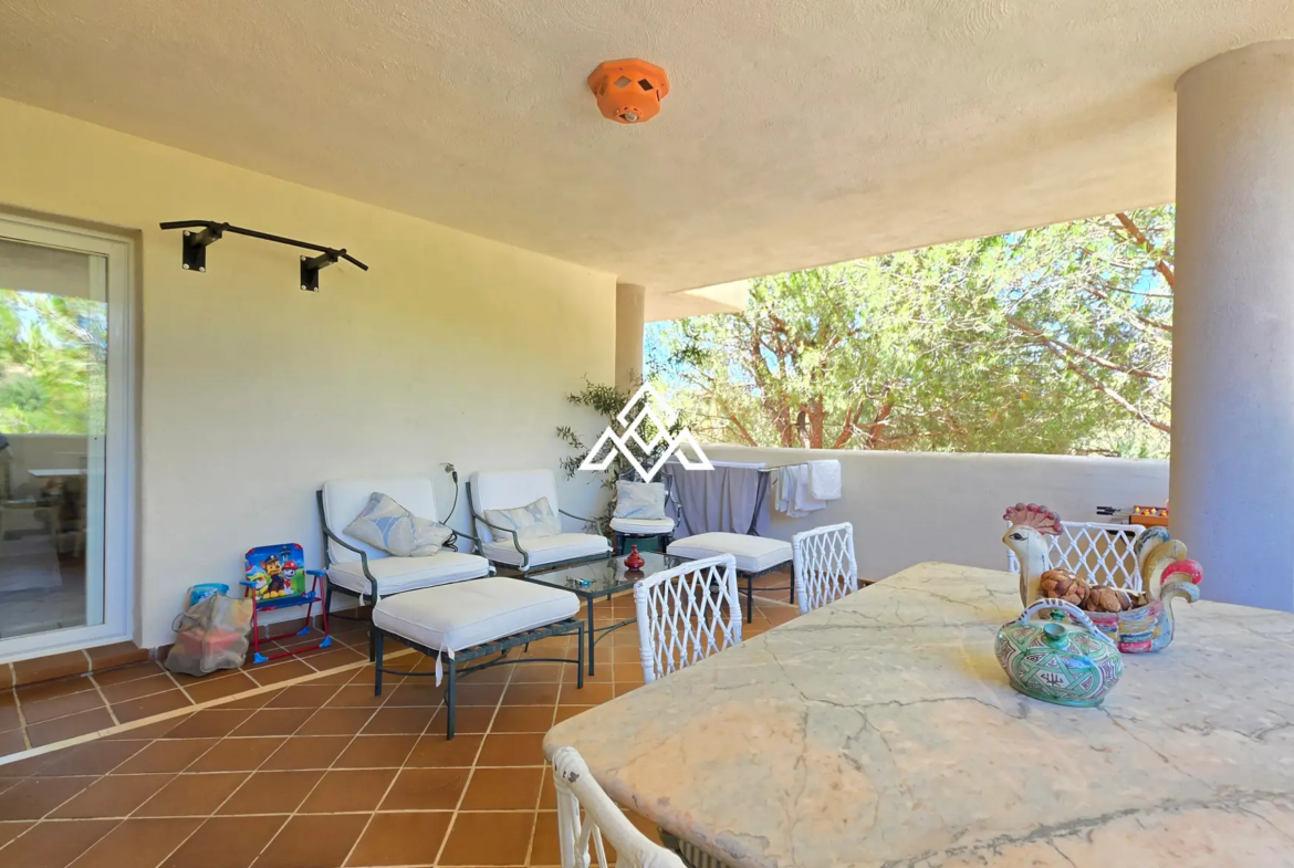 Spacious Elviria Apartment with a 30 m² terrace, garage and forest views. Prime Spain real estate opportunity in Marbella.