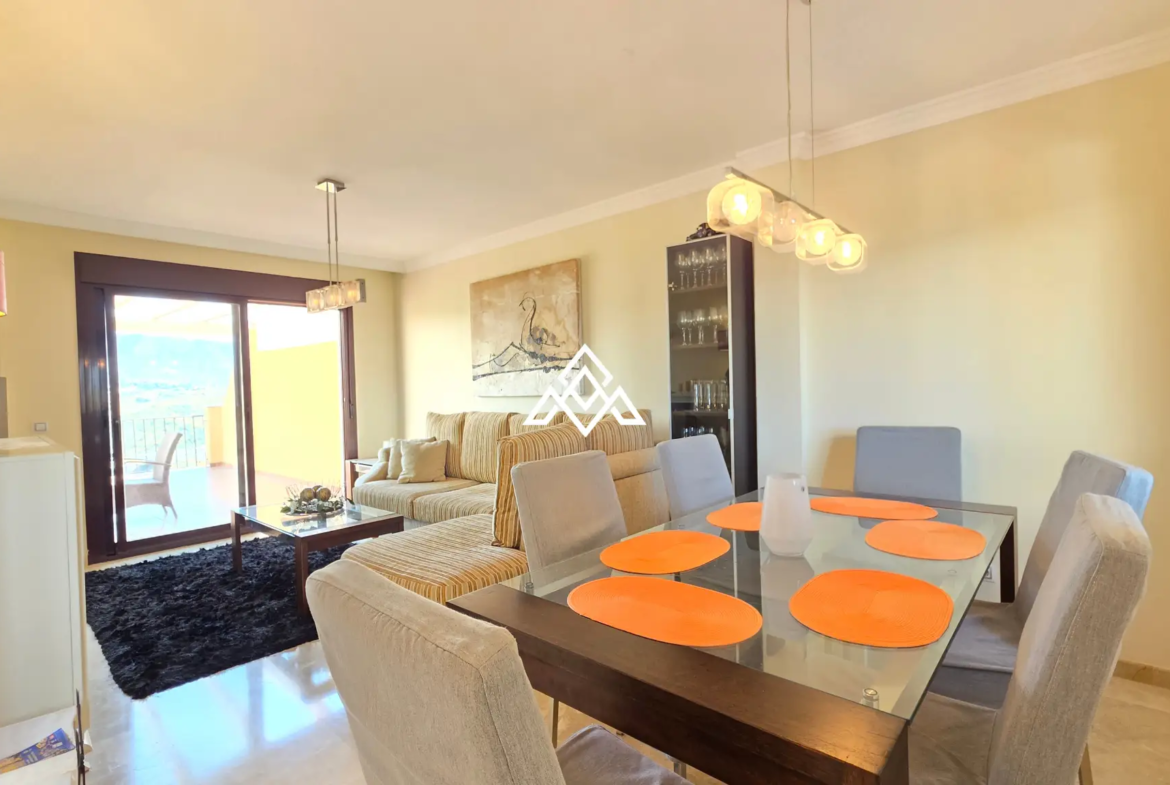 Luxury Calanova Penthouse with a 200 m² terrace, panoramic sea and golf views. Exceptional Spain real estate in La Cala de Mijas.