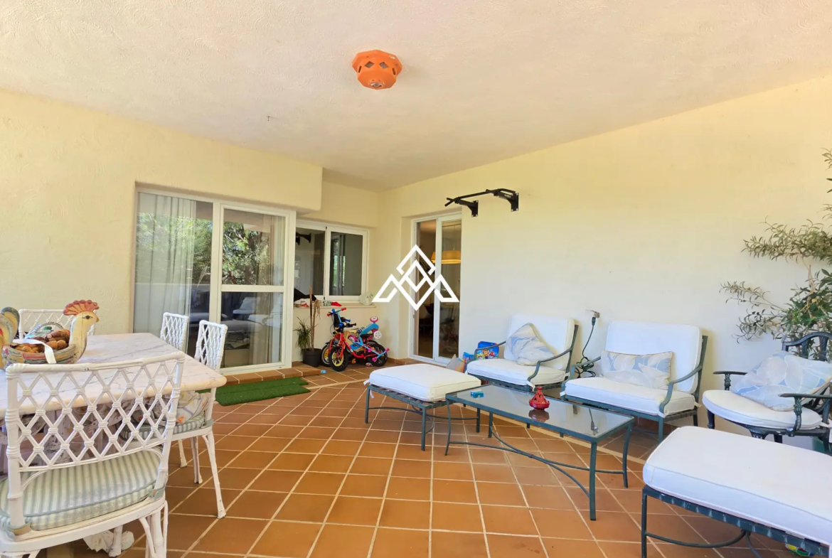 Spacious Elviria Apartment with a 30 m² terrace, garage and forest views. Prime Spain real estate opportunity in Marbella.