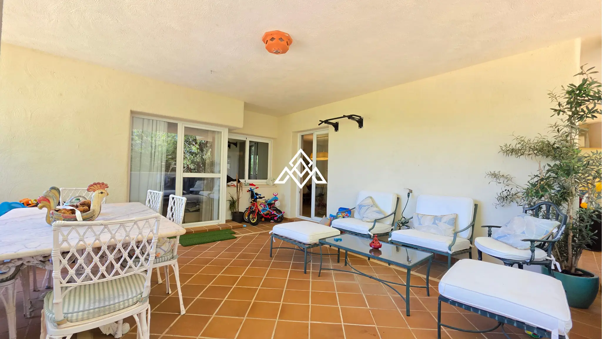Spacious Elviria Apartment with a 30 m² terrace, garage and forest views. Prime Spain real estate opportunity in Marbella.