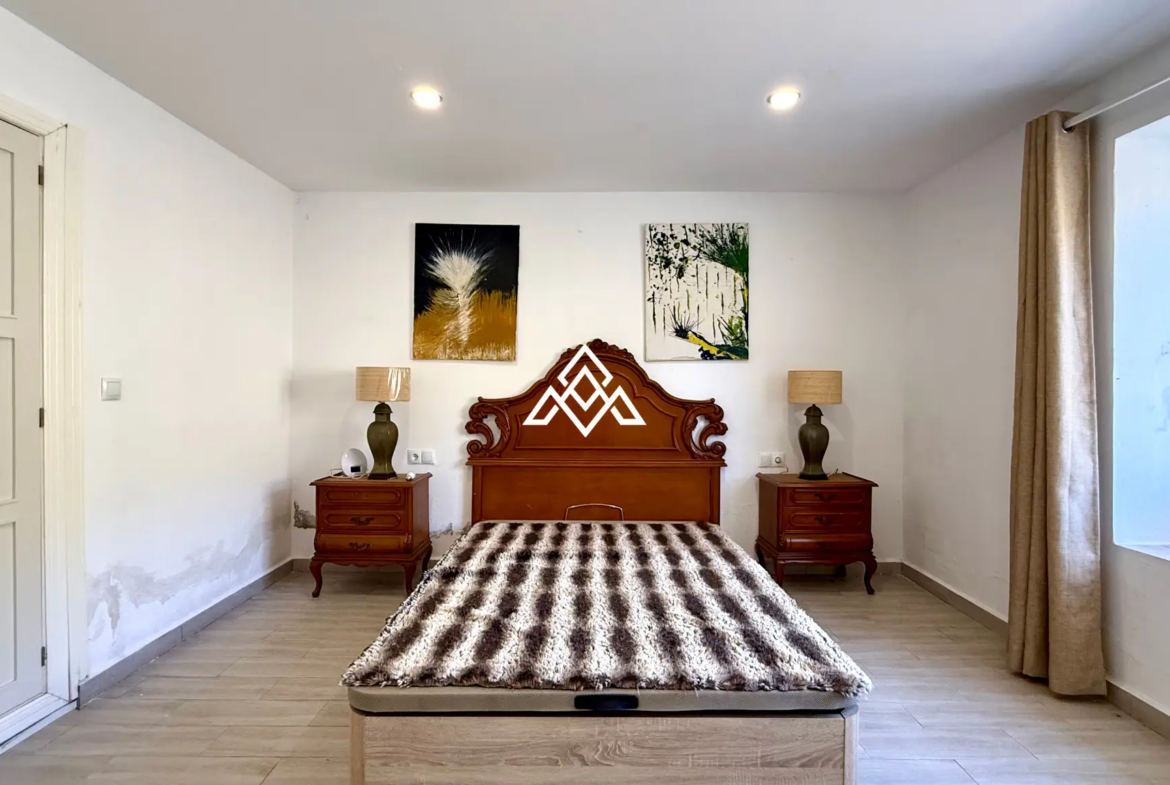 Charming Rustic Estate Monda with two independent homes, mountain views and 3,200 m² of land. Spain real estate investment near Málaga.