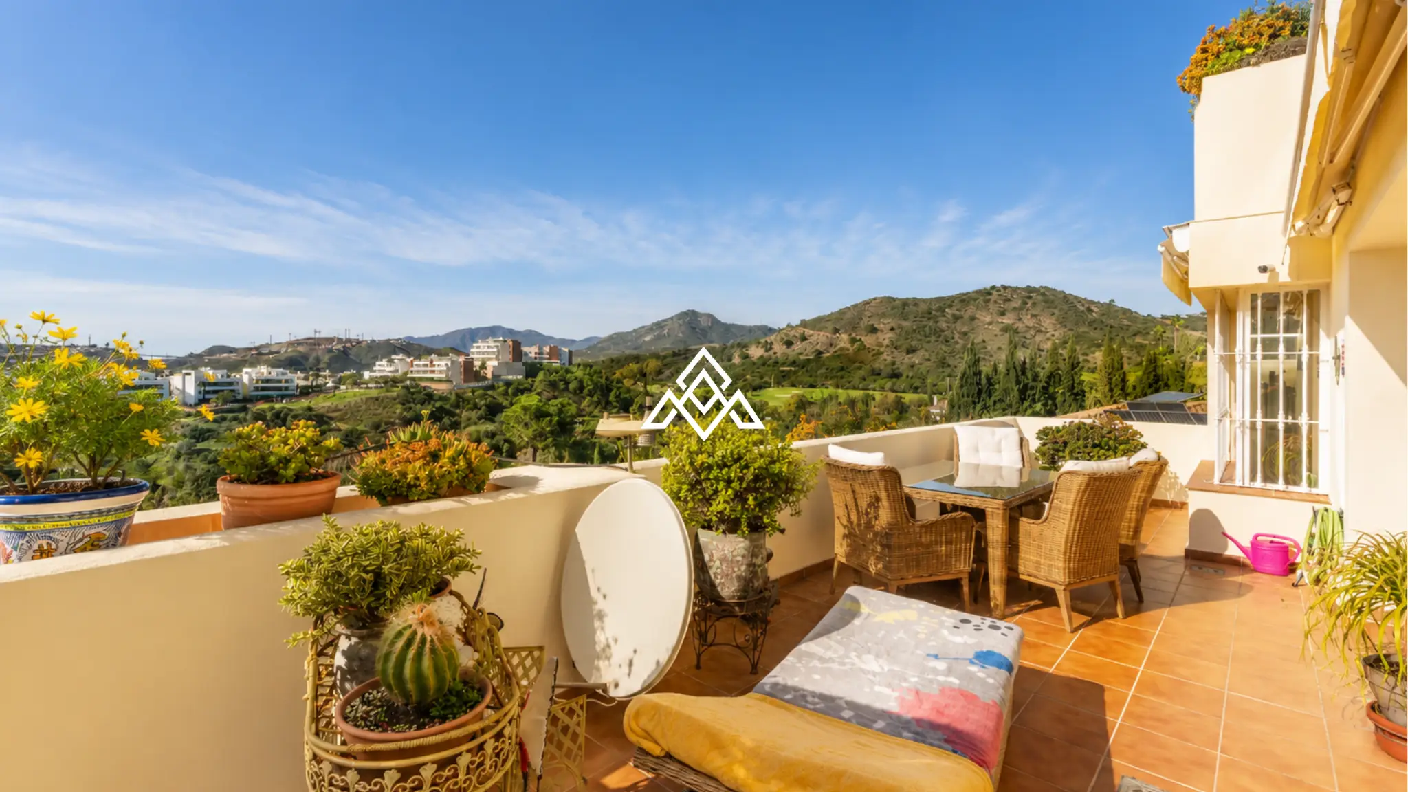 Luxury Benahavis Apartment with panoramic sea, golf and lake views, renovated interiors and terrace. Prime Spain real estate opportunity.