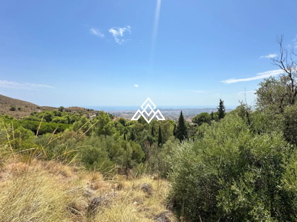 Valtocado urban plot in Mijas with panoramic sea views, up to 5,000 m² of land and residential building potential. Prime Spain real estate opportunity.