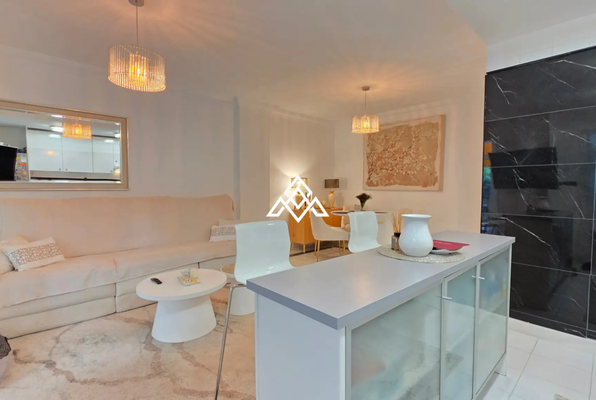 Exclusive Golden Mile Garden Apartment with private garden, terrace and 24h security. Prime Spain real estate in Marbella near the beach.