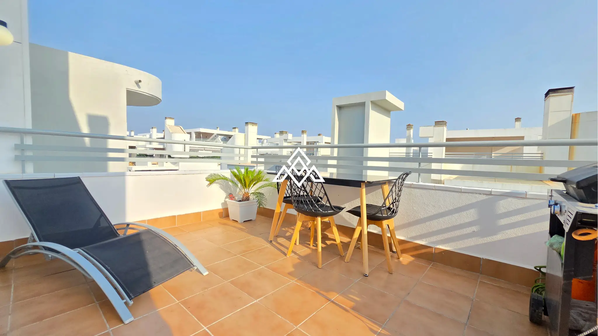 Luxury Triplex Penthouse La Cala with jacuzzi, solarium and 100 m² of terraces. Exceptional Spain real estate near La Cala de Mijas.