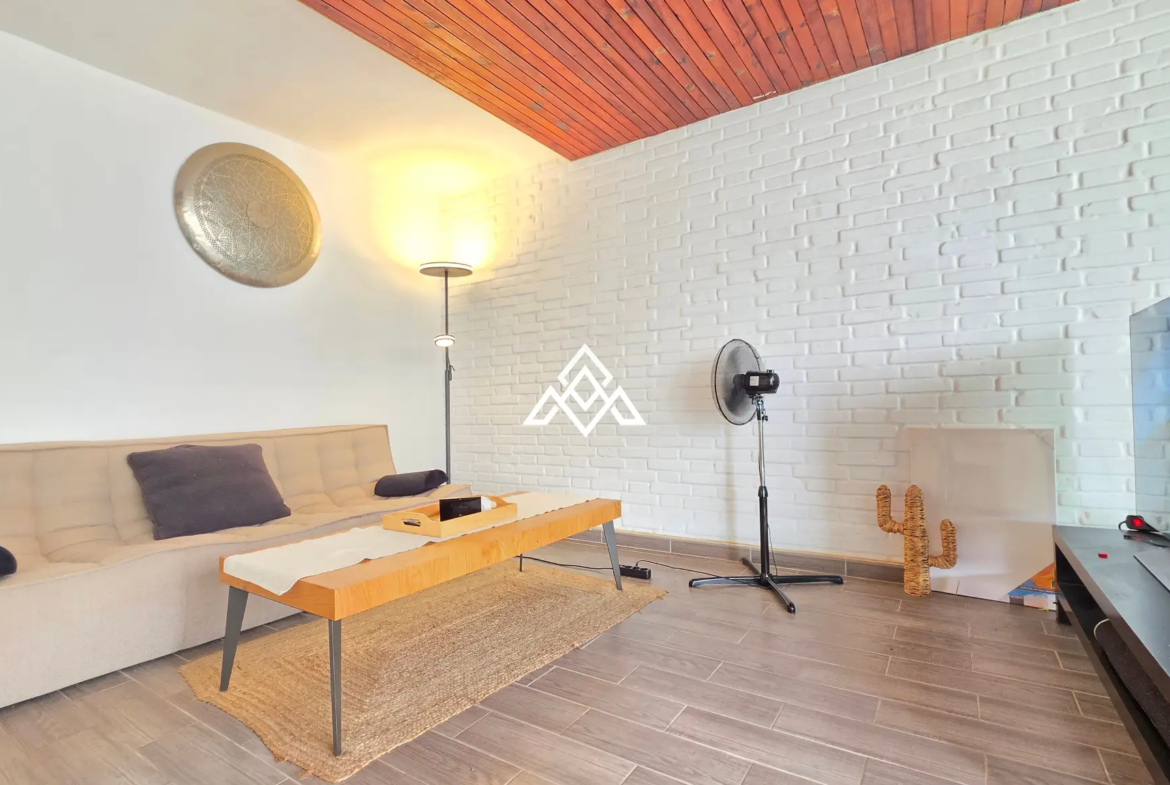 Charming Cortijo Blanco Penthouse near the beach and Puerto Banús. Great Spain real estate investment with terrace and pool views.
