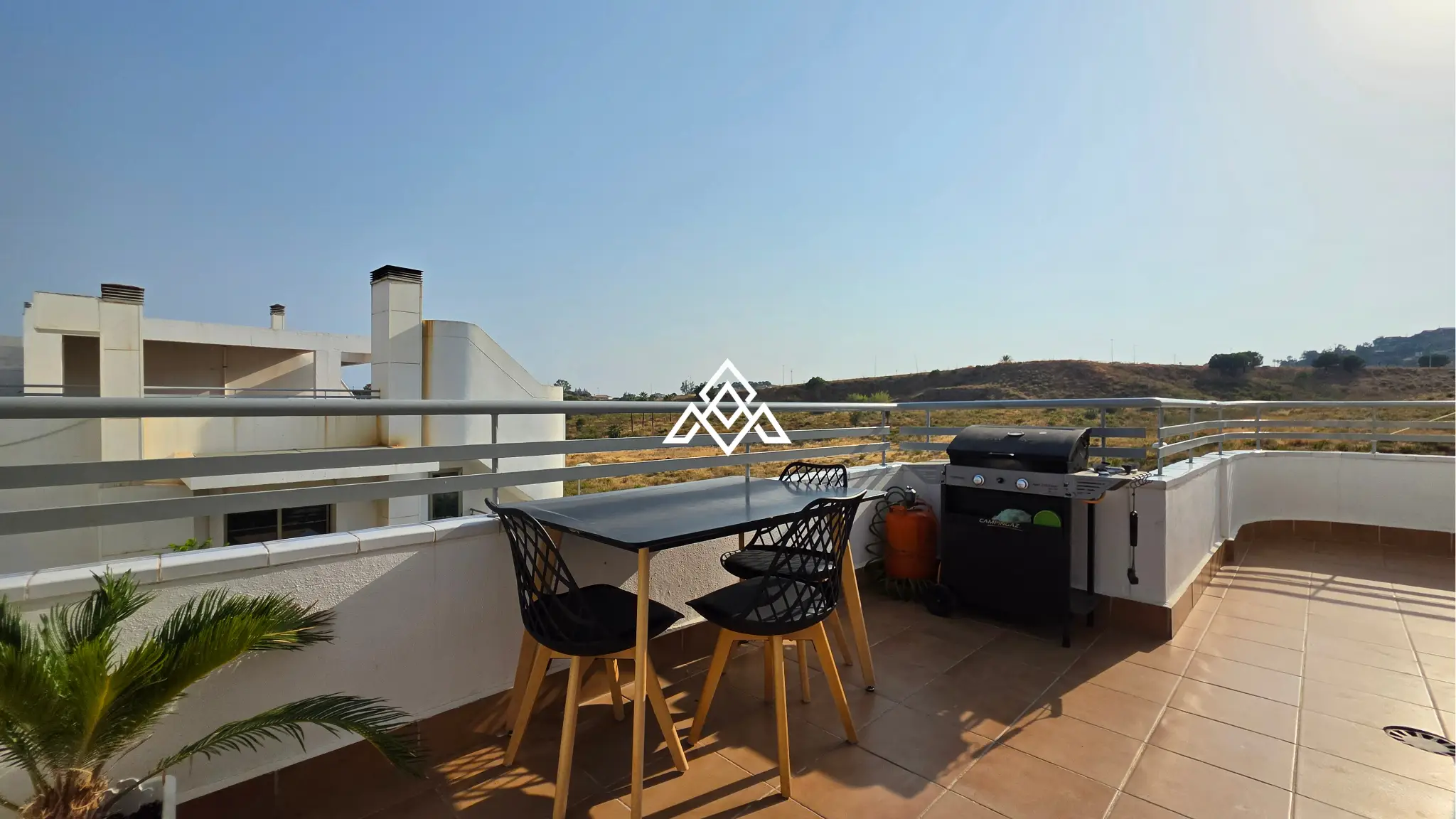 Luxury Triplex Penthouse La Cala with jacuzzi, solarium and 100 m² of terraces. Exceptional Spain real estate near La Cala de Mijas.