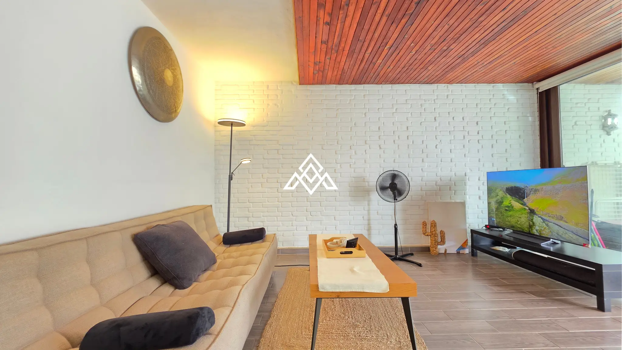 12 (21) Charming Cortijo Blanco Penthouse near the beach and Puerto Banús. Great Spain real estate investment with terrace and pool views.