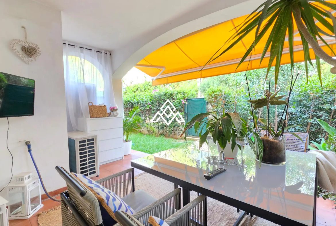 Exclusive Golden Mile Garden Apartment with private garden, terrace and 24h security. Prime Spain real estate in Marbella near the beach.