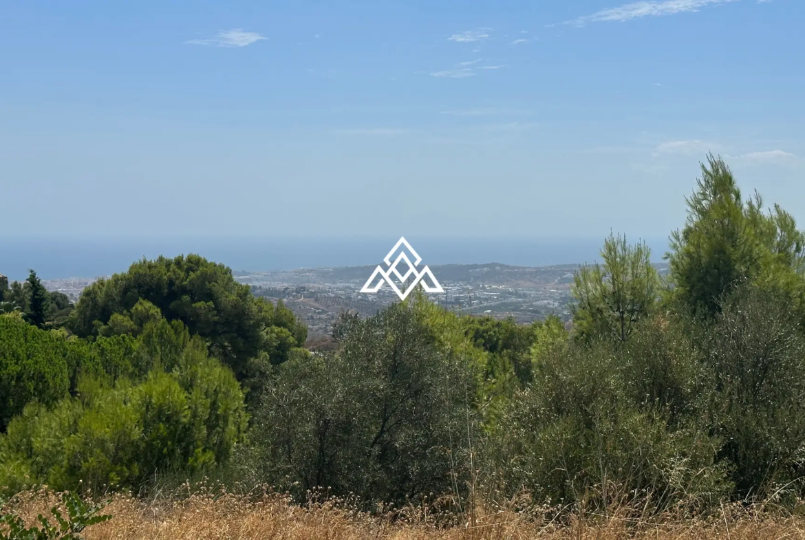 Valtocado urban plot in Mijas with panoramic sea views, up to 5,000 m² of land and residential building potential. Prime Spain real estate opportunity.