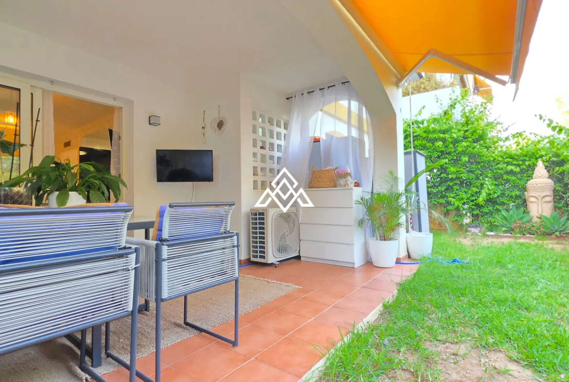 Exclusive Golden Mile Garden Apartment with private garden, terrace and 24h security. Prime Spain real estate in Marbella near the beach.