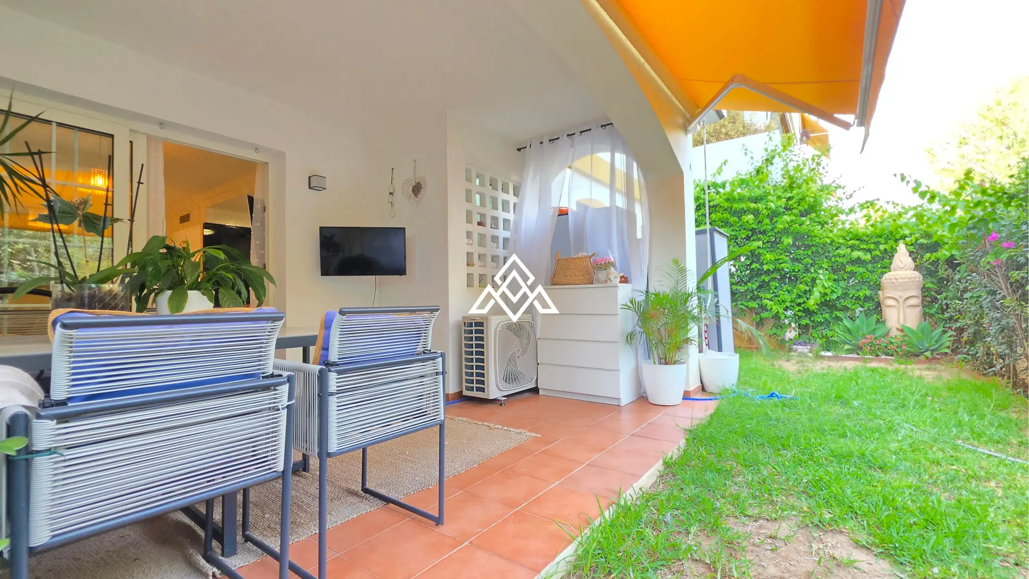 Exclusive Golden Mile Garden Apartment with private garden, terrace and 24h security. Prime Spain real estate in Marbella near the beach.