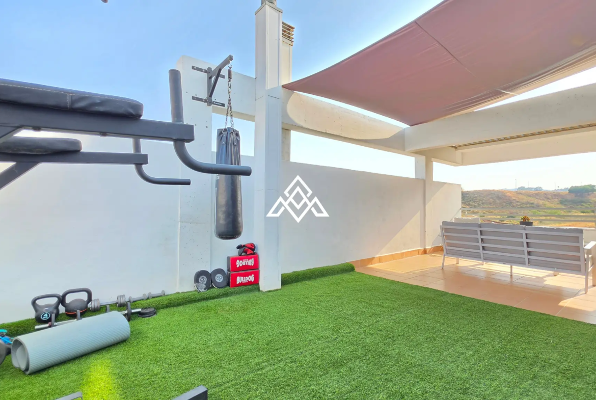 Luxury Triplex Penthouse La Cala with jacuzzi, solarium and 100 m² of terraces. Exceptional Spain real estate near La Cala de Mijas.
