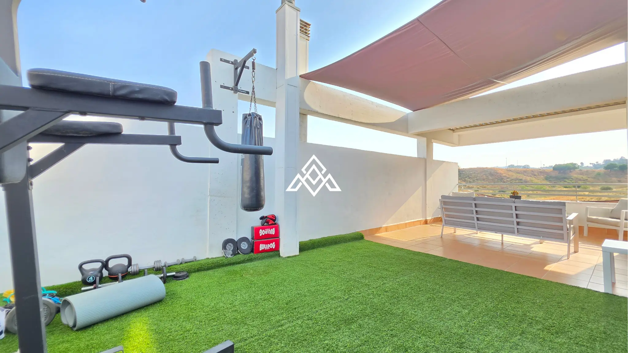 Luxury Triplex Penthouse La Cala with jacuzzi, solarium and 100 m² of terraces. Exceptional Spain real estate near La Cala de Mijas.