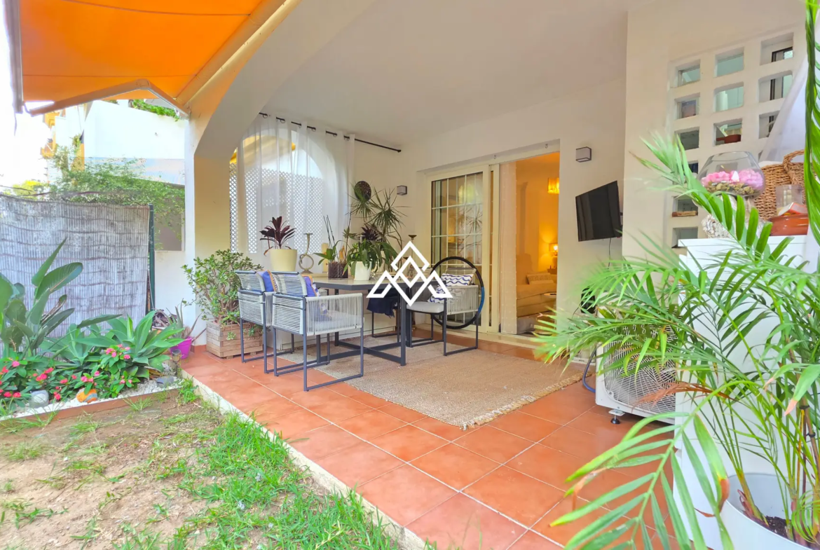 Exclusive Golden Mile Garden Apartment with private garden, terrace and 24h security. Prime Spain real estate in Marbella near the beach.