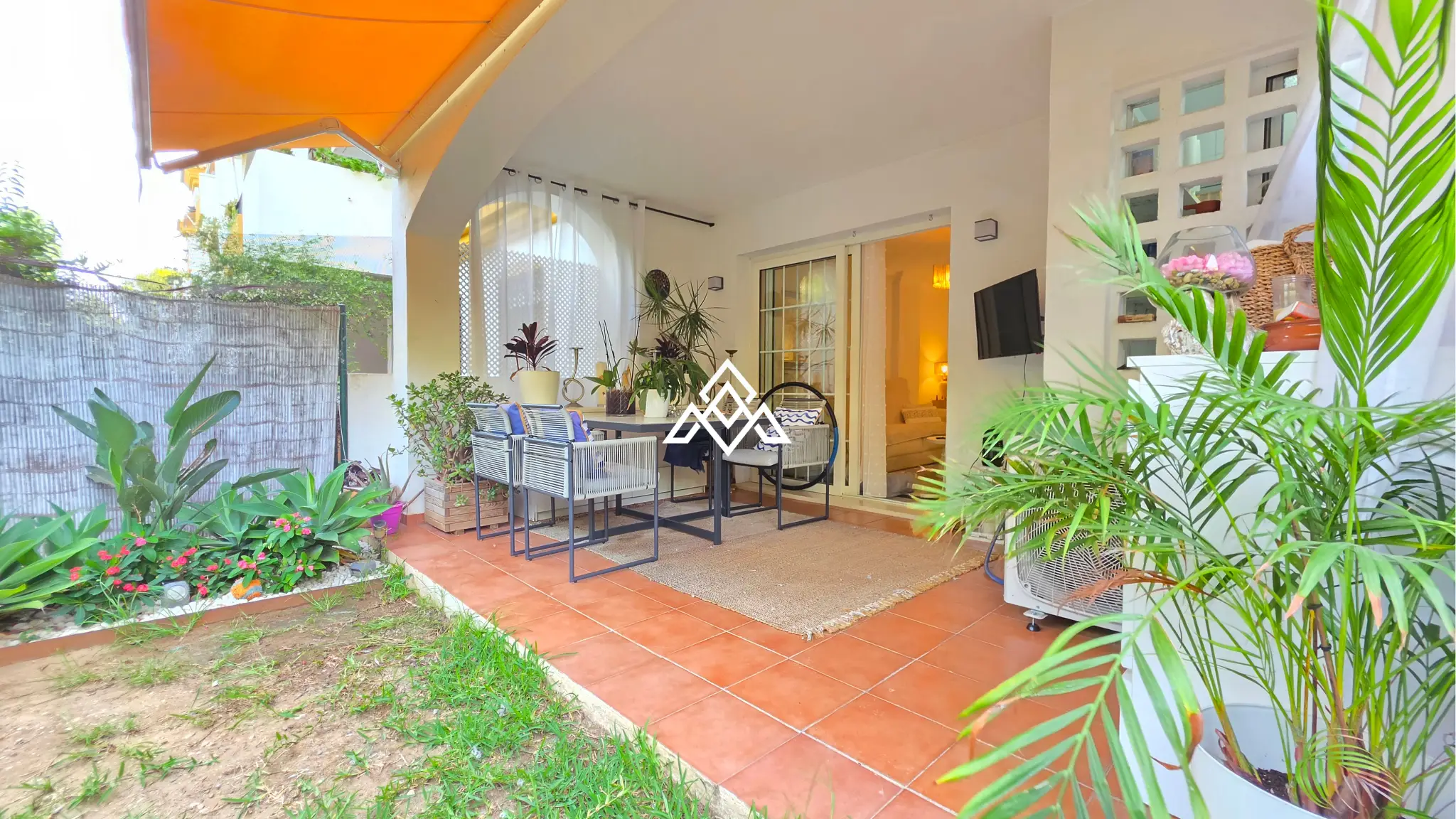 Exclusive Golden Mile Garden Apartment with private garden, terrace and 24h security. Prime Spain real estate in Marbella near the beach.