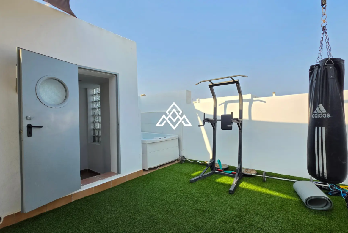 Luxury Triplex Penthouse La Cala with jacuzzi, solarium and 100 m² of terraces. Exceptional Spain real estate near La Cala de Mijas.