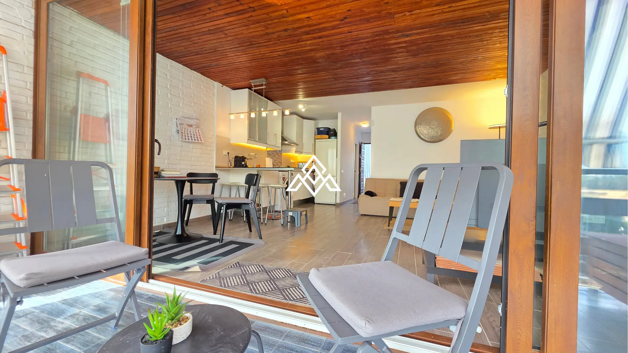 16 (19) Charming Cortijo Blanco Penthouse near the beach and Puerto Banús. Great Spain real estate investment with terrace and pool views.