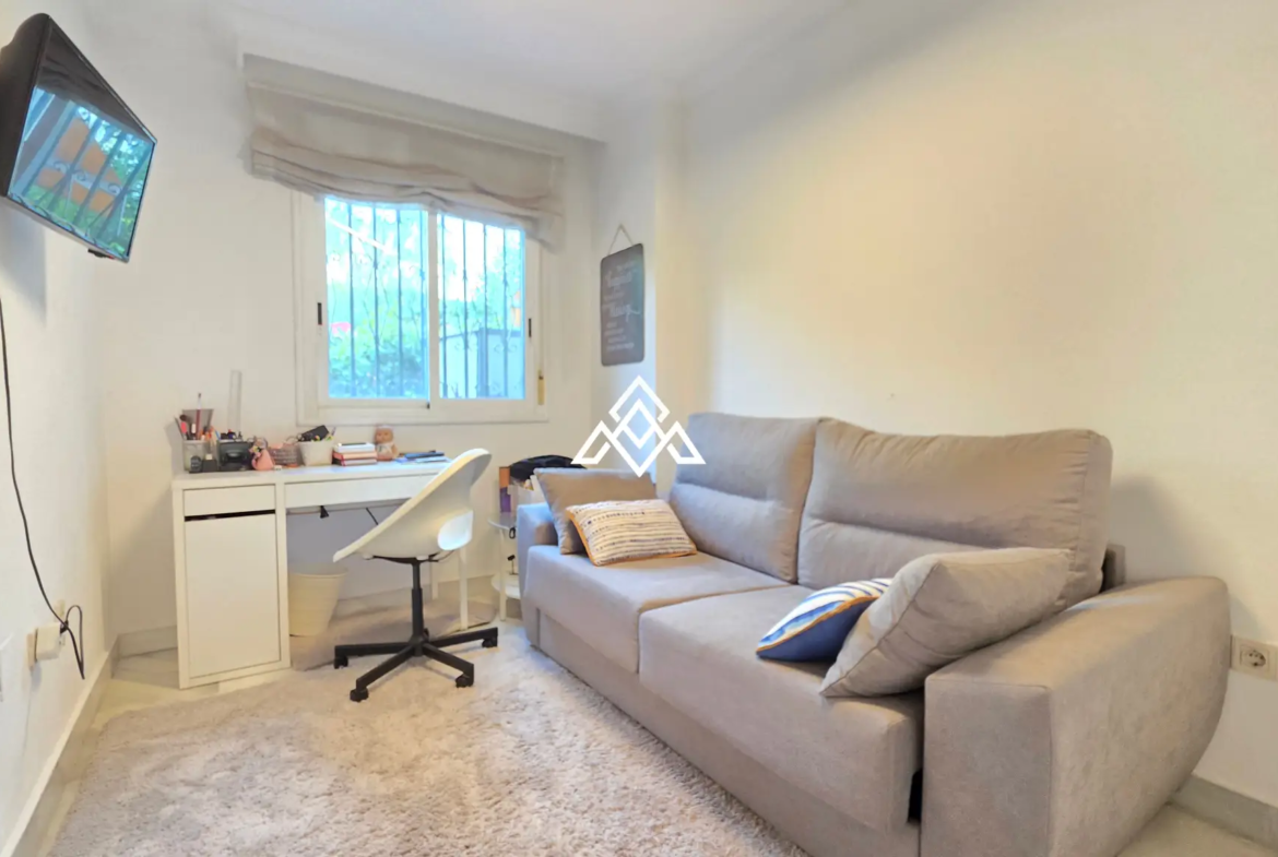 Exclusive Golden Mile Garden Apartment with private garden, terrace and 24h security. Prime Spain real estate in Marbella near the beach.