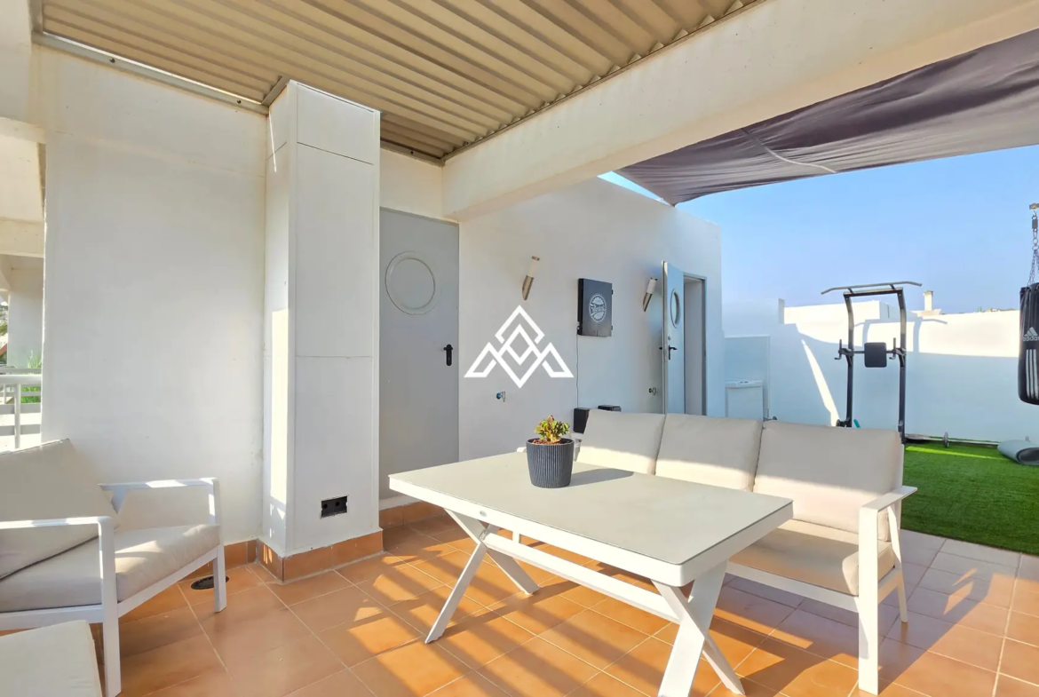 Luxury Triplex Penthouse La Cala with jacuzzi, solarium and 100 m² of terraces. Exceptional Spain real estate near La Cala de Mijas.