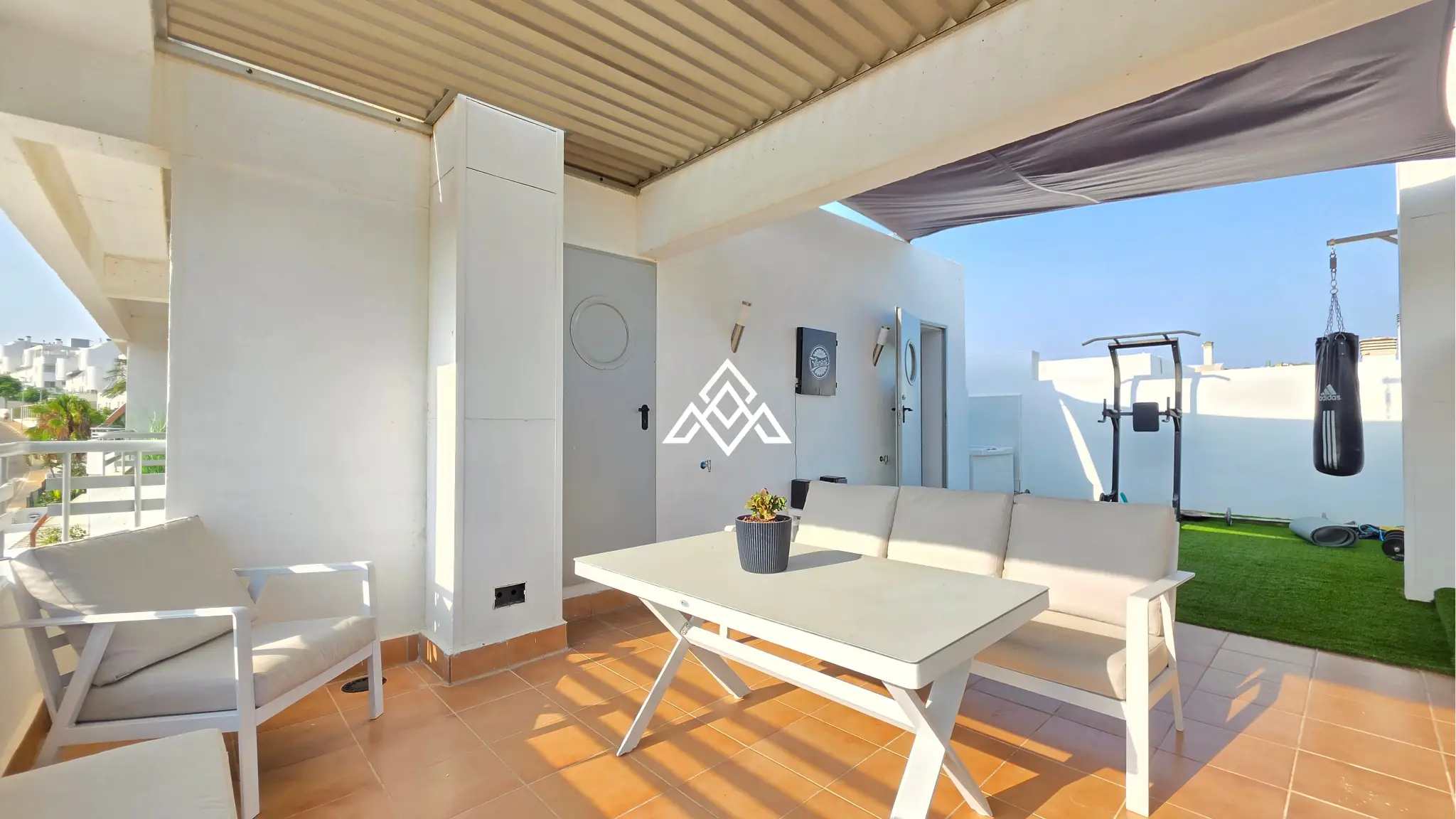 Luxury Triplex Penthouse La Cala with jacuzzi, solarium and 100 m² of terraces. Exceptional Spain real estate near La Cala de Mijas.