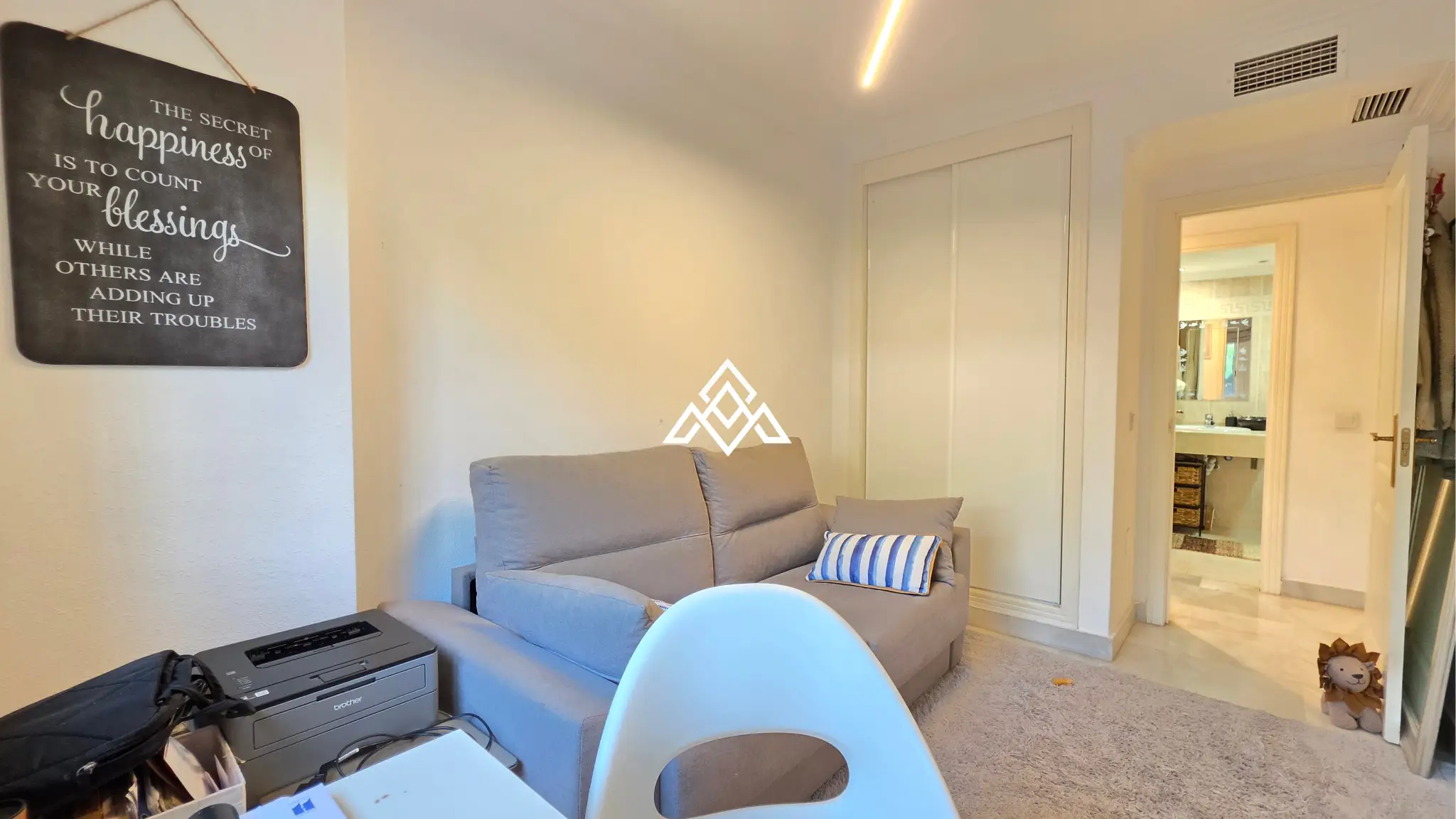 Exclusive Golden Mile Garden Apartment with private garden, terrace and 24h security. Prime Spain real estate in Marbella near the beach.