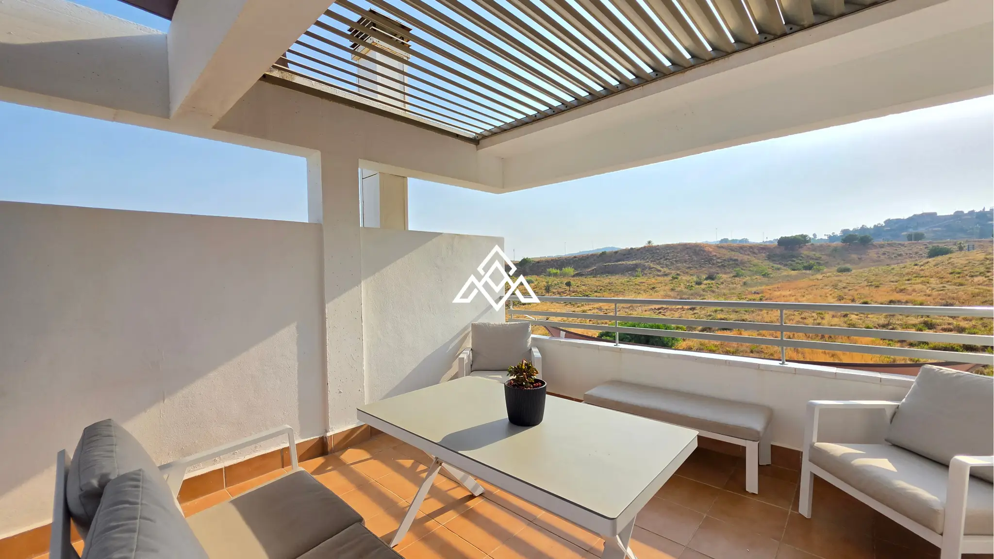 Luxury Triplex Penthouse La Cala with jacuzzi, solarium and 100 m² of terraces. Exceptional Spain real estate near La Cala de Mijas.