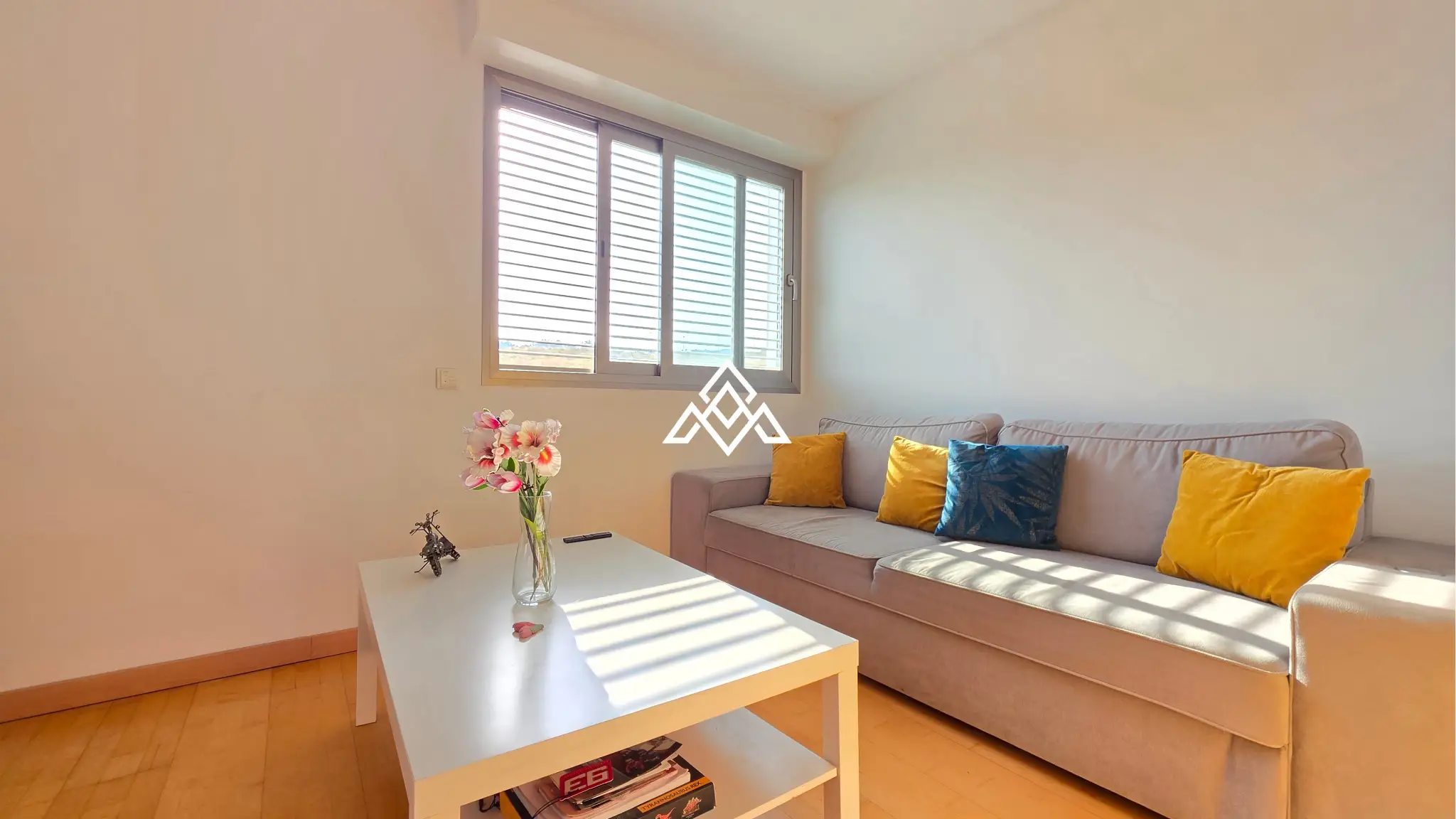 Luxury Triplex Penthouse La Cala with jacuzzi, solarium and 100 m² of terraces. Exceptional Spain real estate near La Cala de Mijas.