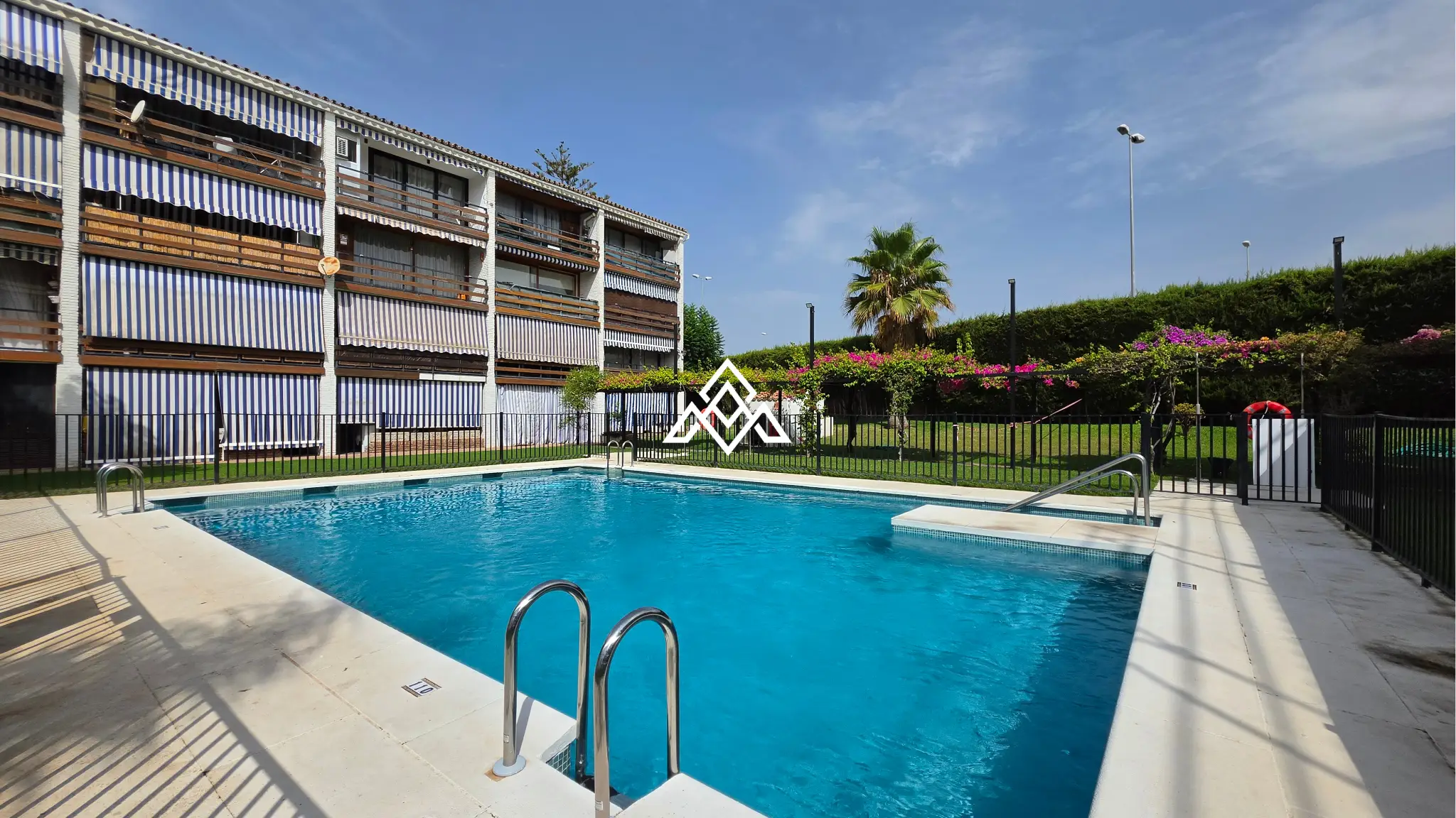 Charming Cortijo Blanco Penthouse near the beach and Puerto Banús. Great Spain real estate investment with terrace and pool views.