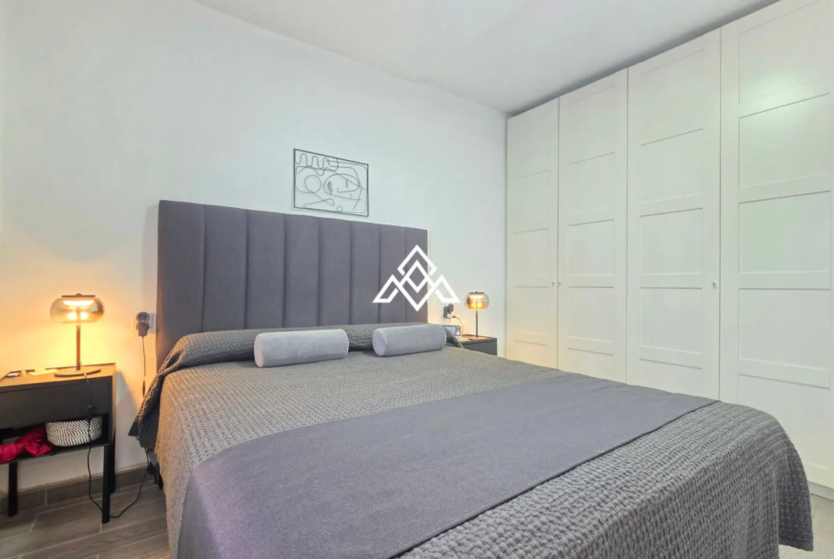 Charming Cortijo Blanco Penthouse near the beach and Puerto Banús. Great Spain real estate investment with terrace and pool views.