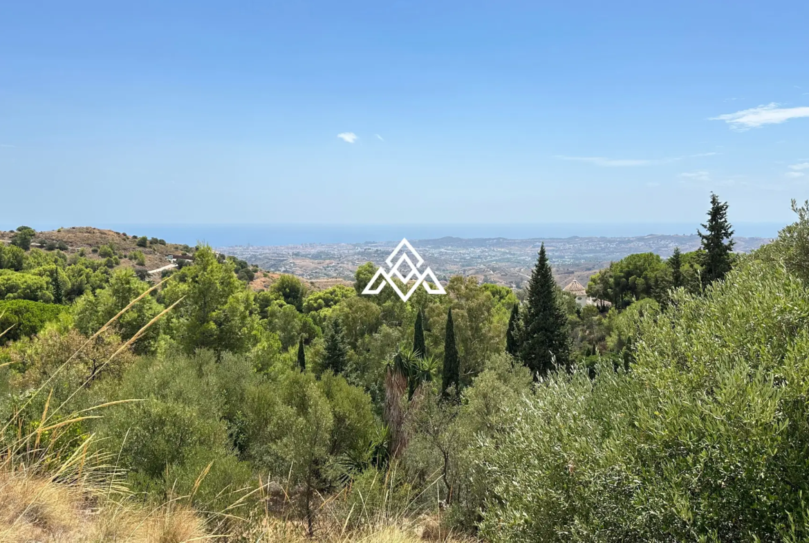 Valtocado urban plot in Mijas with panoramic sea views, up to 5,000 m² of land and residential building potential. Prime Spain real estate opportunity.