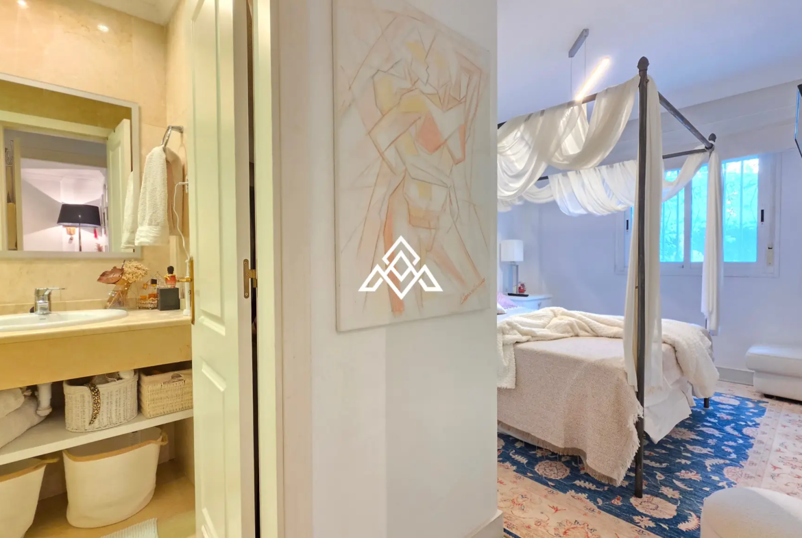 Exclusive Golden Mile Garden Apartment with private garden, terrace and 24h security. Prime Spain real estate in Marbella near the beach.