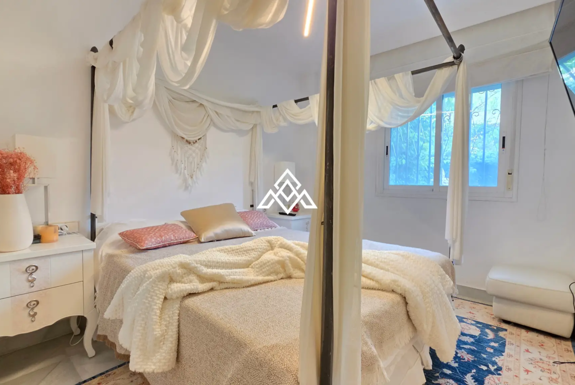 Exclusive Golden Mile Garden Apartment with private garden, terrace and 24h security. Prime Spain real estate in Marbella near the beach.