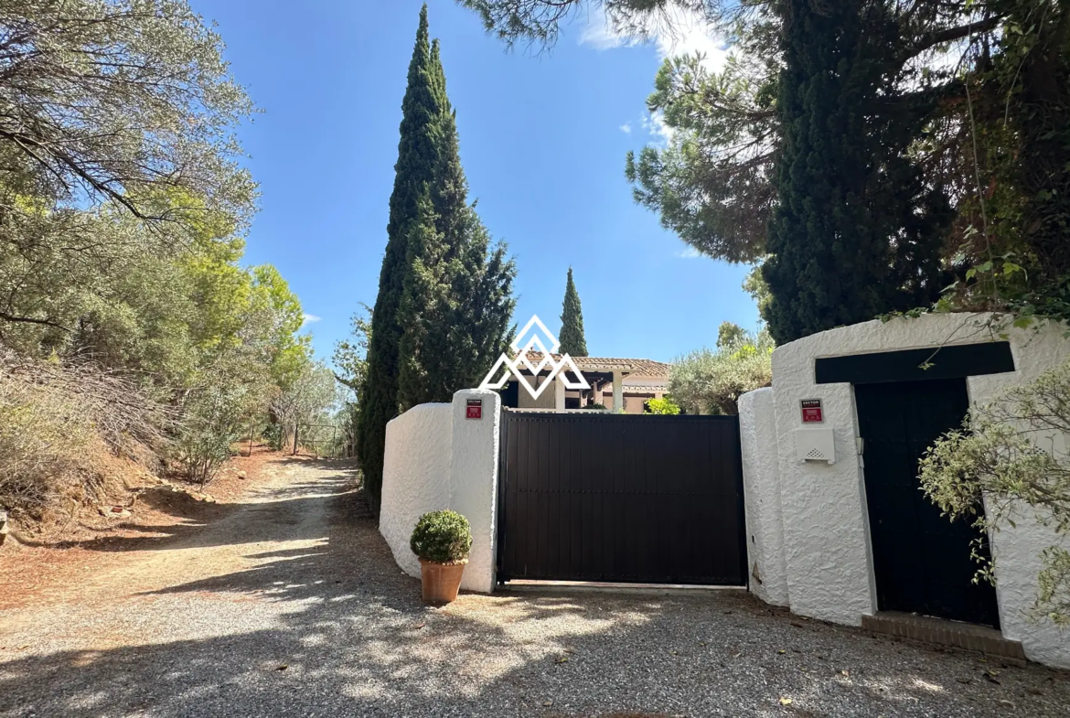 Valtocado urban plot in Mijas with panoramic sea views, up to 5,000 m² of land and residential building potential. Prime Spain real estate opportunity.