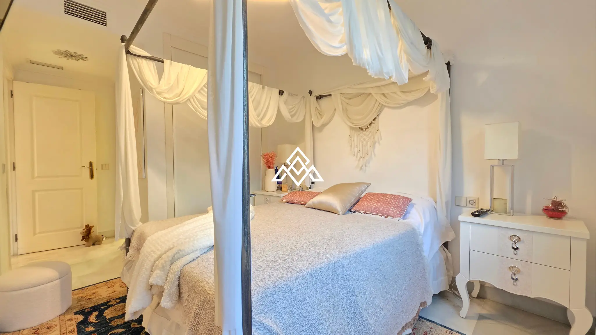 Exclusive Golden Mile Garden Apartment with private garden, terrace and 24h security. Prime Spain real estate in Marbella near the beach.