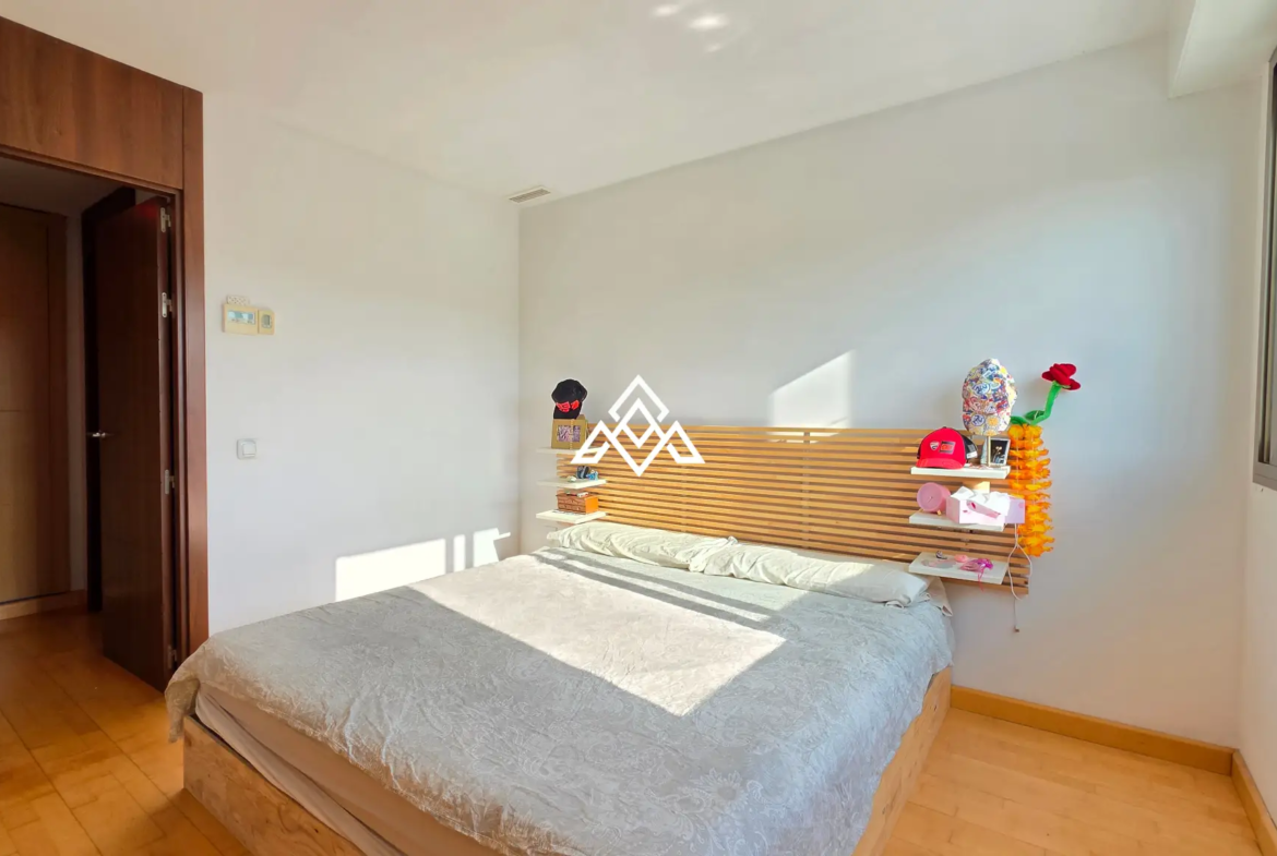Luxury Triplex Penthouse La Cala with jacuzzi, solarium and 100 m² of terraces. Exceptional Spain real estate near La Cala de Mijas.