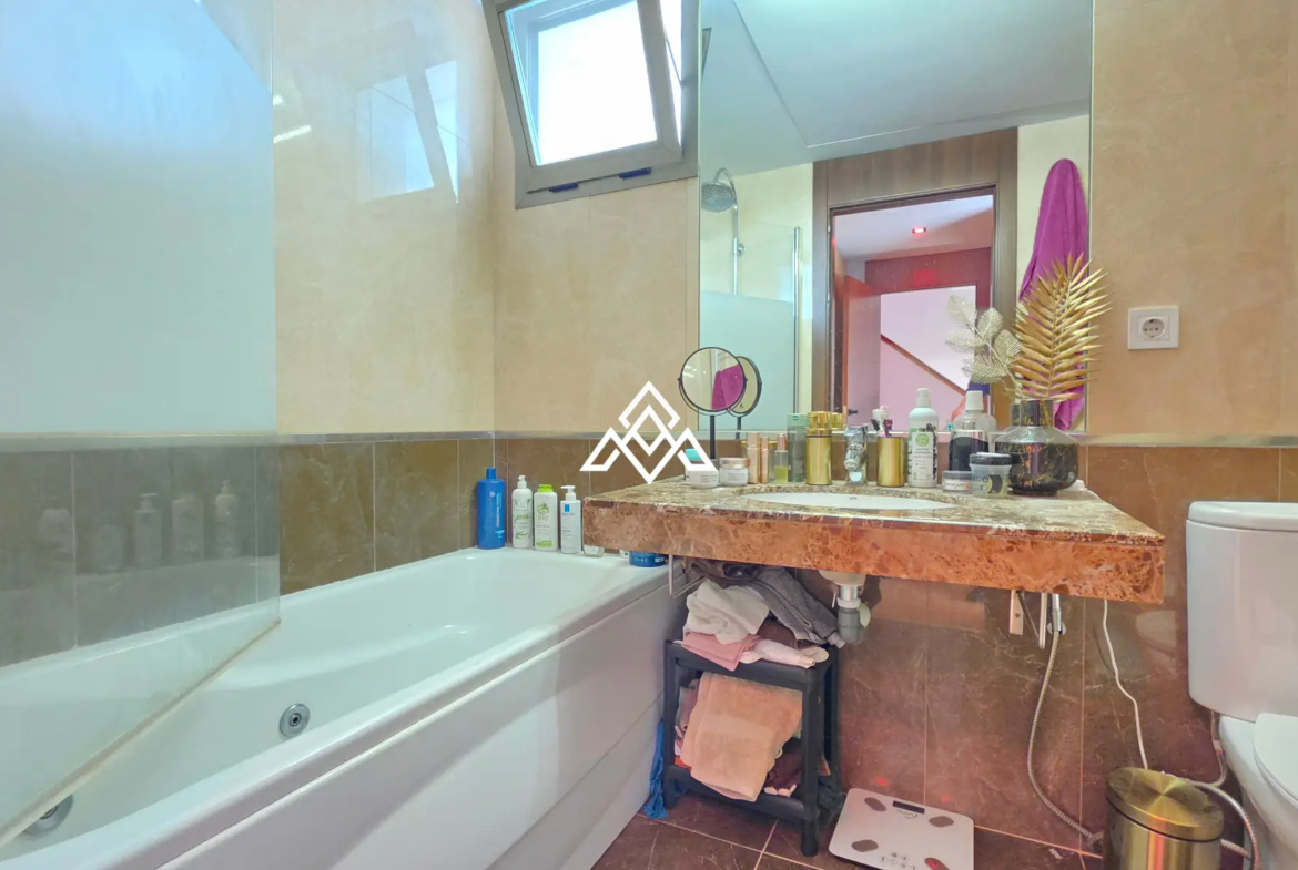 Luxury Triplex Penthouse La Cala with jacuzzi, solarium and 100 m² of terraces. Exceptional Spain real estate near La Cala de Mijas.