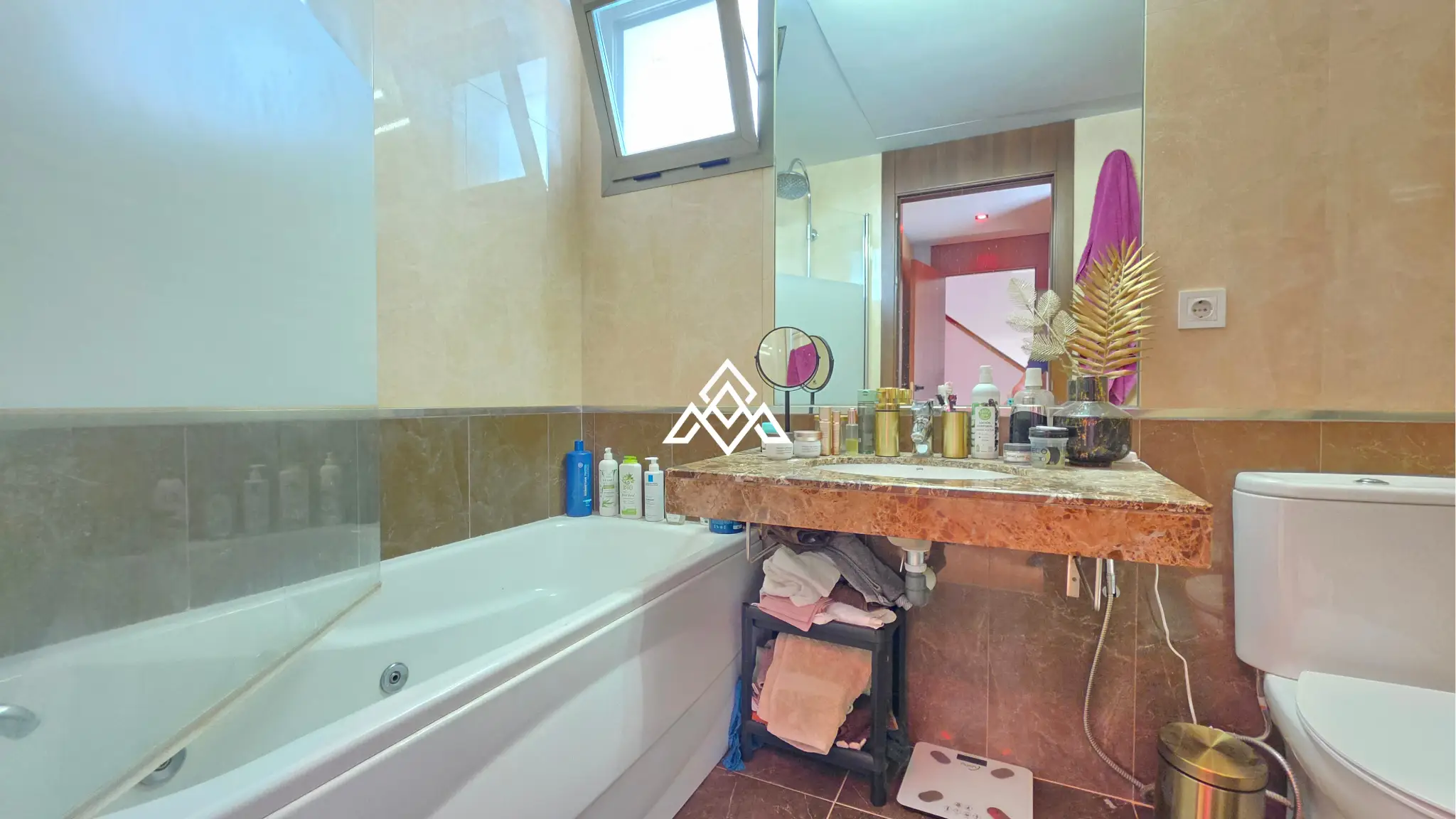 Luxury Triplex Penthouse La Cala with jacuzzi, solarium and 100 m² of terraces. Exceptional Spain real estate near La Cala de Mijas.