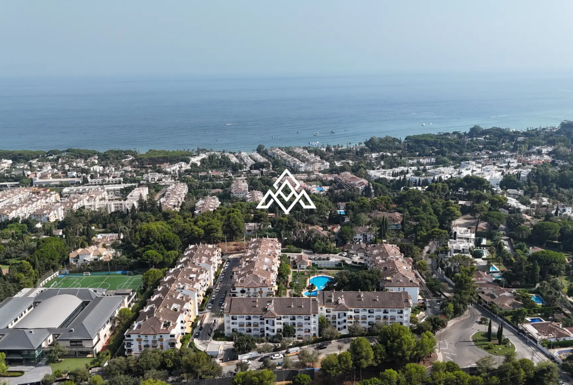Exclusive Golden Mile Garden Apartment with private garden, terrace and 24h security. Prime Spain real estate in Marbella near the beach.