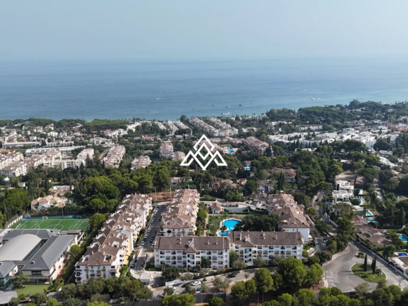 Exclusive Golden Mile Garden Apartment with private garden, terrace and 24h security. Prime Spain real estate in Marbella near the beach.