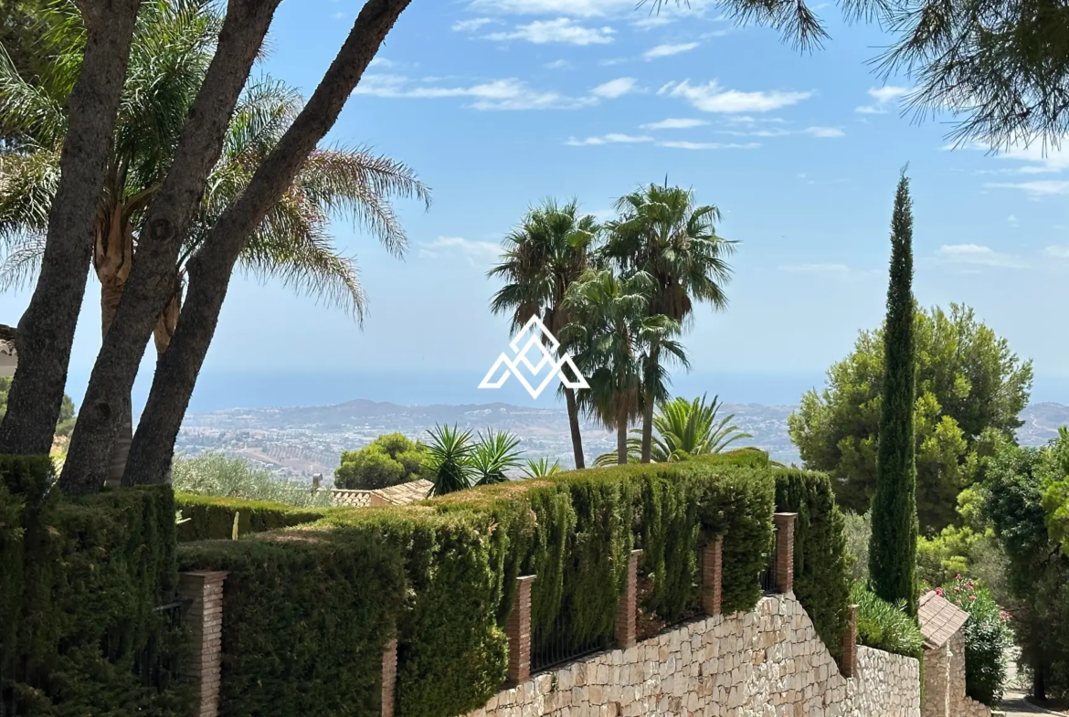 Valtocado urban plot in Mijas with panoramic sea views, up to 5,000 m² of land and residential building potential. Prime Spain real estate opportunity.