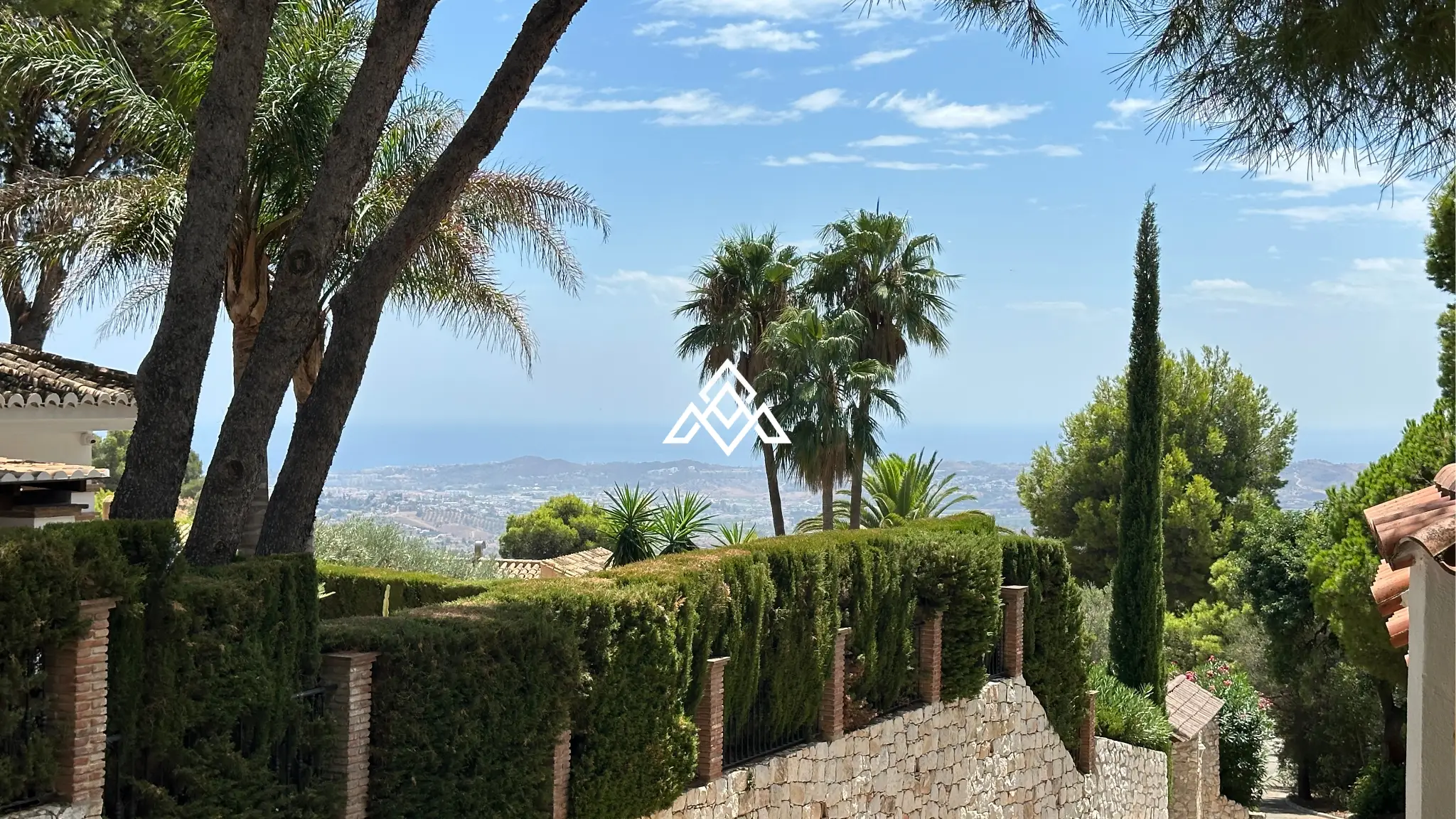 Valtocado urban plot in Mijas with panoramic sea views, up to 5,000 m² of land and residential building potential. Prime Spain real estate opportunity.