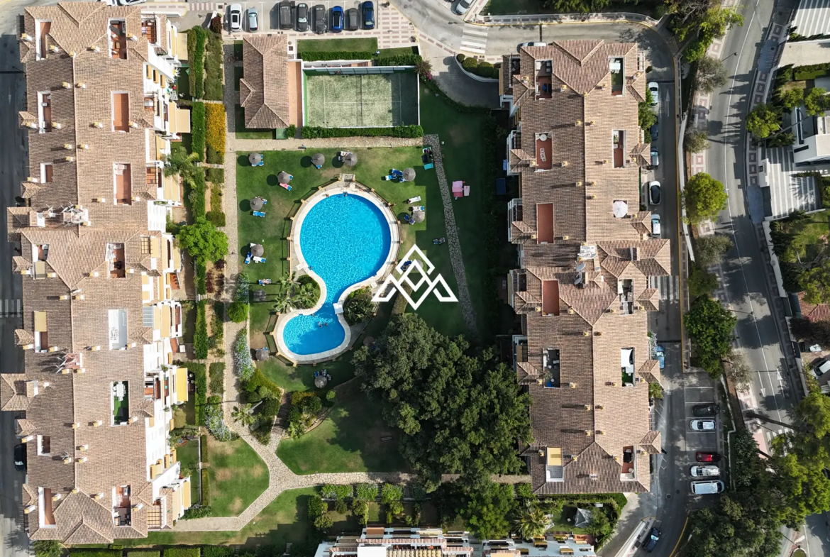 Exclusive Golden Mile Garden Apartment with private garden, terrace and 24h security. Prime Spain real estate in Marbella near the beach.
