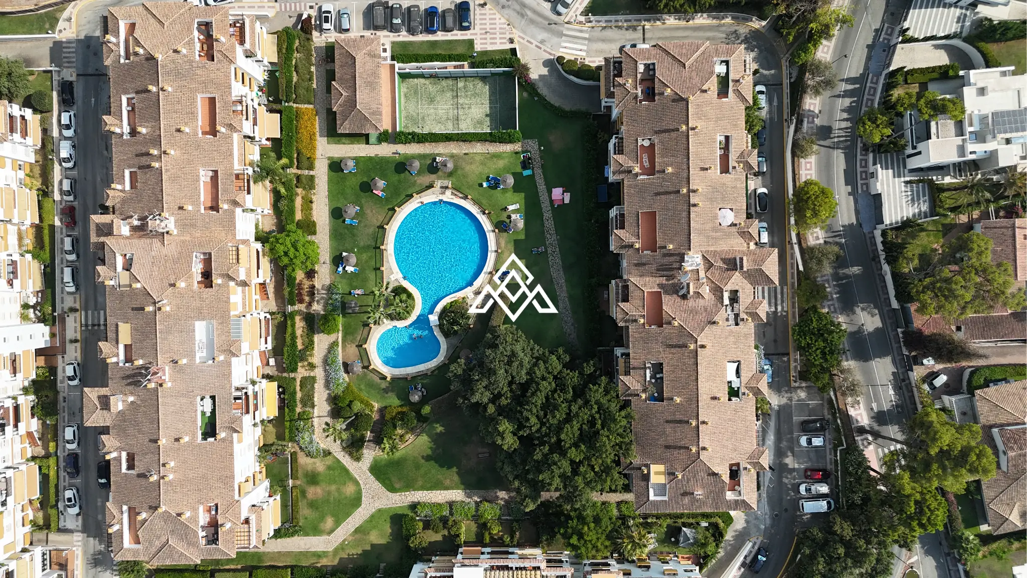 Exclusive Golden Mile Garden Apartment with private garden, terrace and 24h security. Prime Spain real estate in Marbella near the beach.